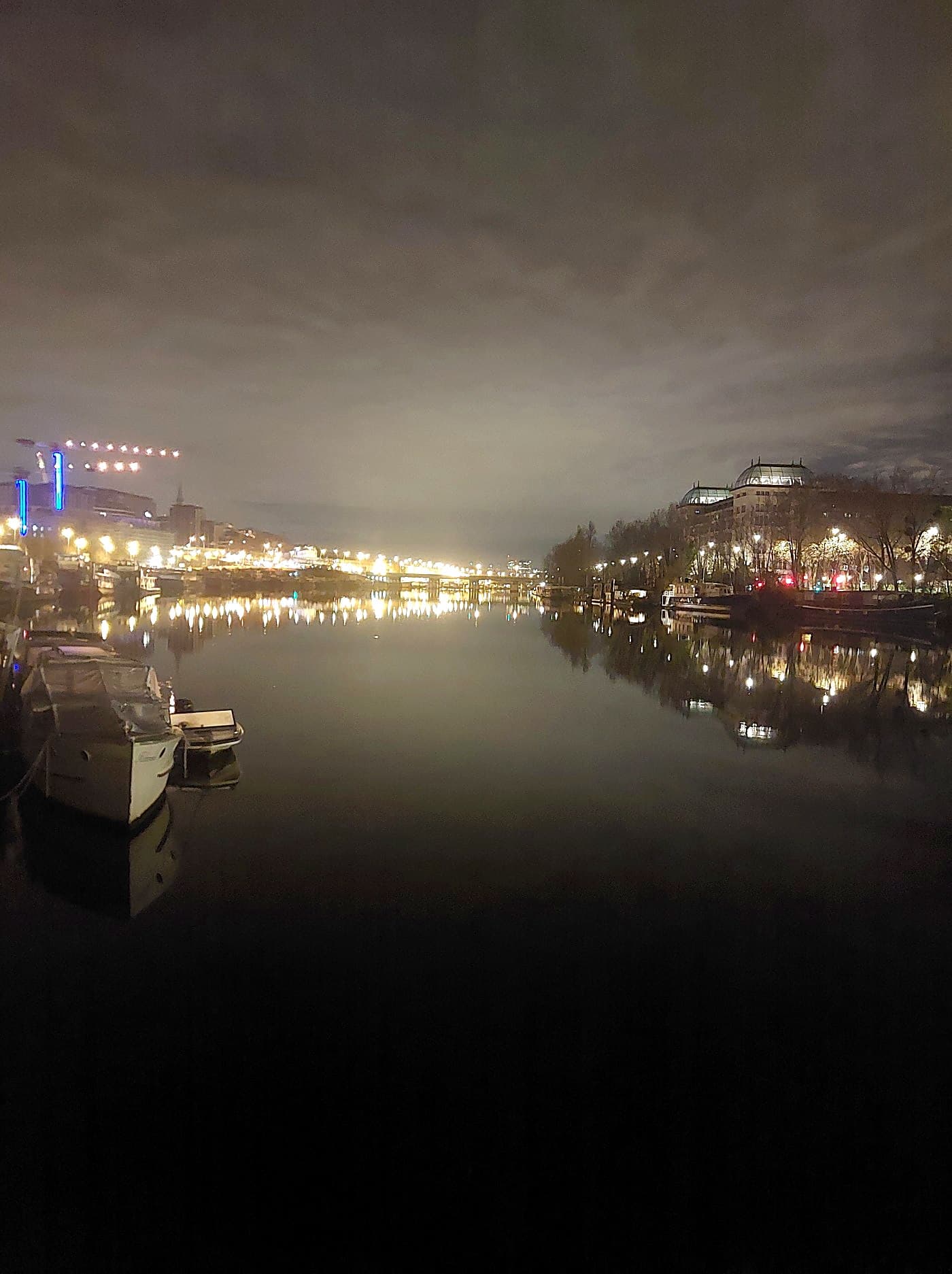 La Seine la nuit, vue depuis la maison flottante